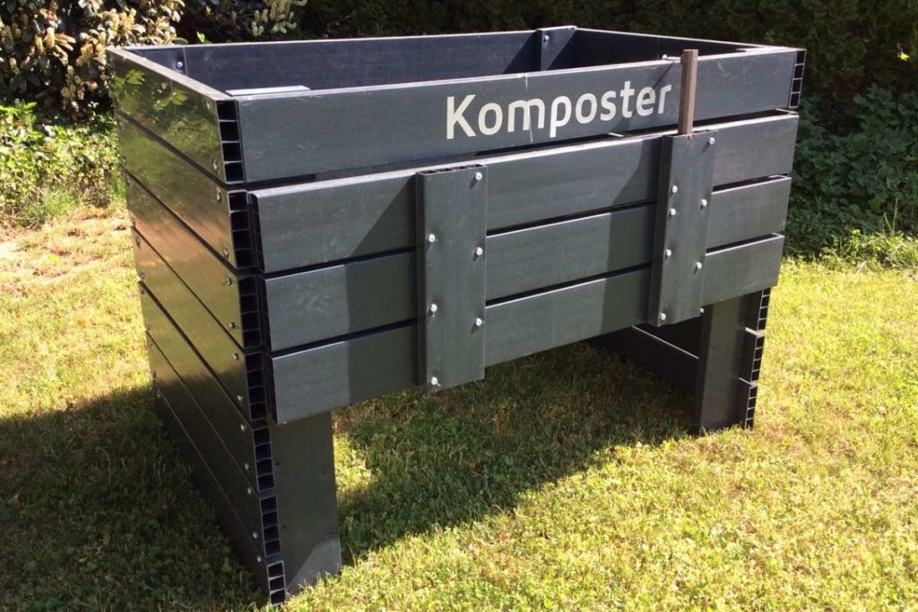 Komposter aus Kunststoff in 800 x 1200 x 900 mm (Breite x Länge x Höhe)